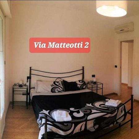 Via Matteotti & Via Carracci Apartments โบโลญญา ภายนอก รูปภาพ