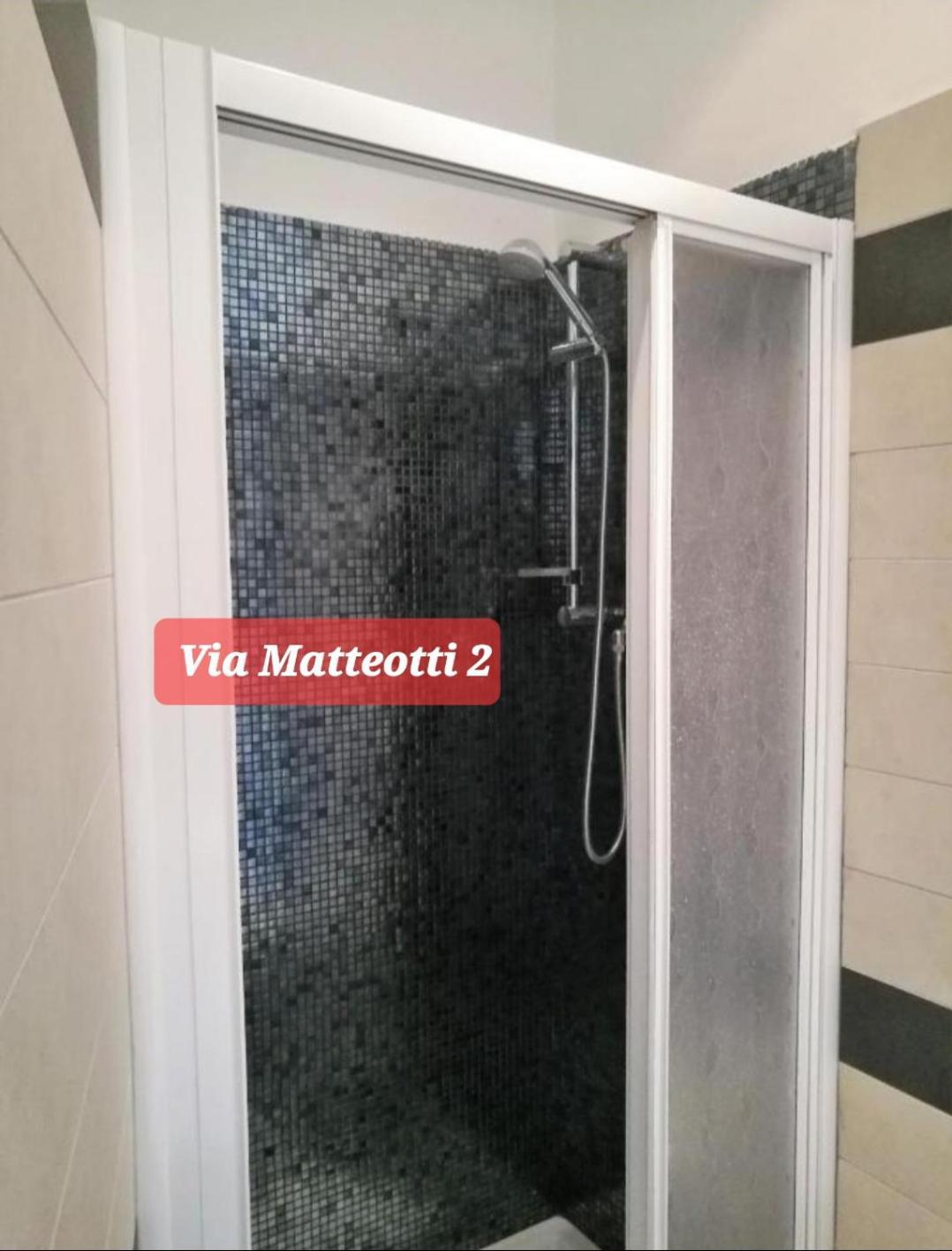Via Matteotti & Via Carracci Apartments โบโลญญา ภายนอก รูปภาพ