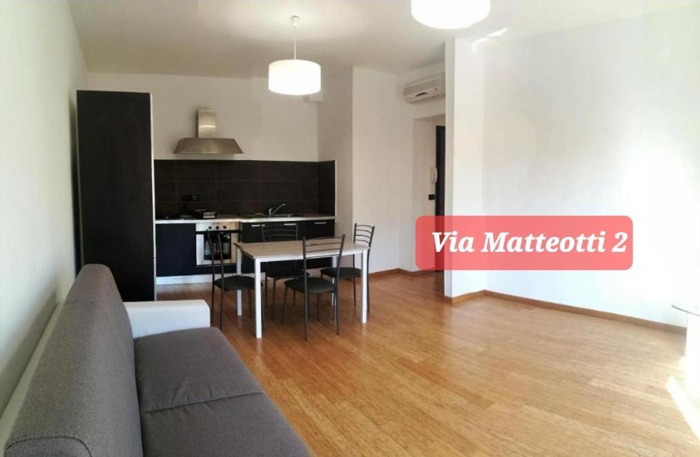 Via Matteotti & Via Carracci Apartments โบโลญญา ภายนอก รูปภาพ